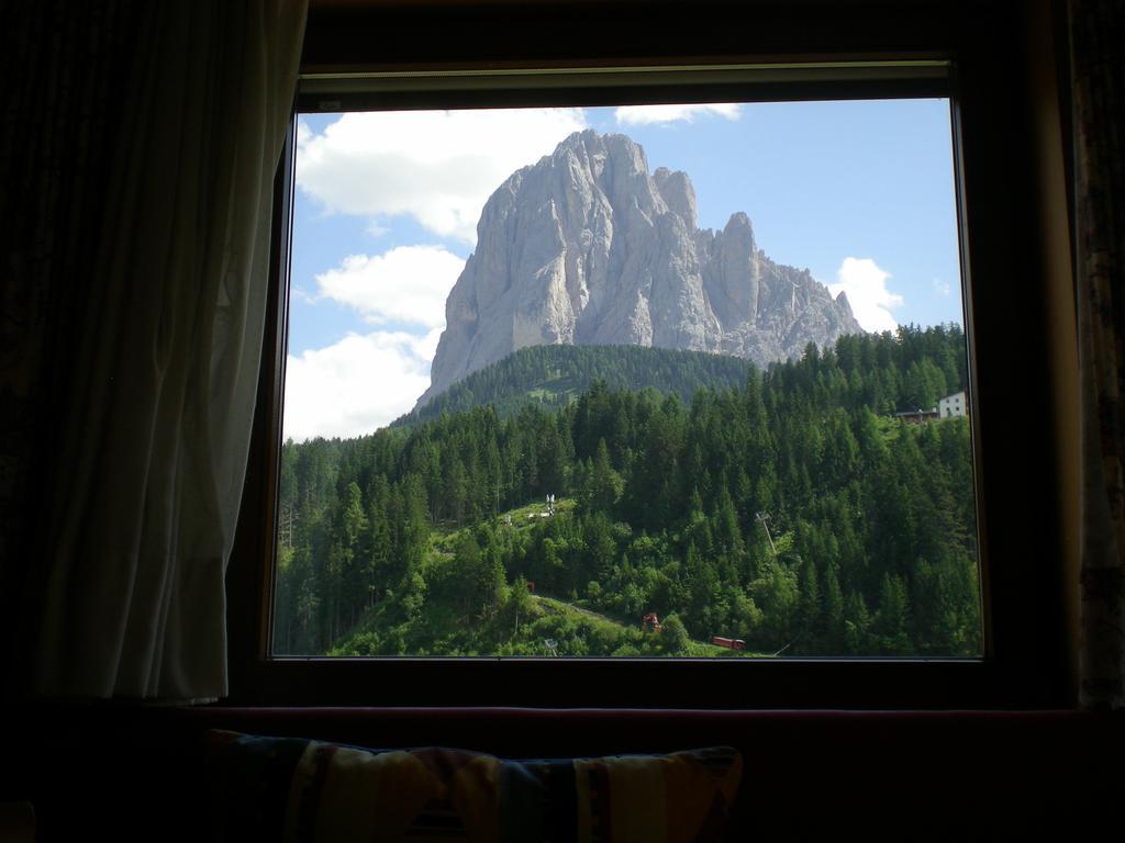 Apartments Mezdi Santa Cristina Val Gardena Екстериор снимка