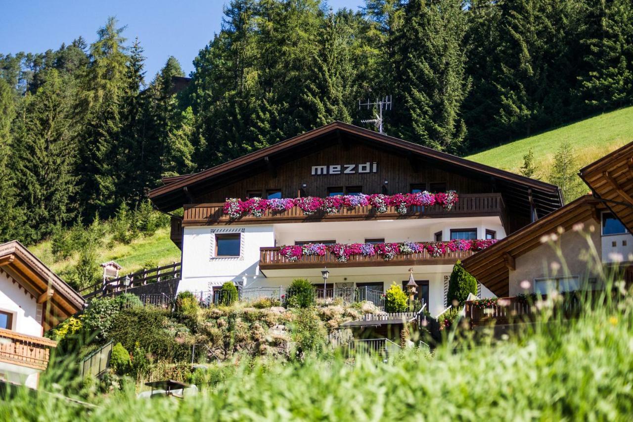 Apartments Mezdi Santa Cristina Val Gardena Екстериор снимка